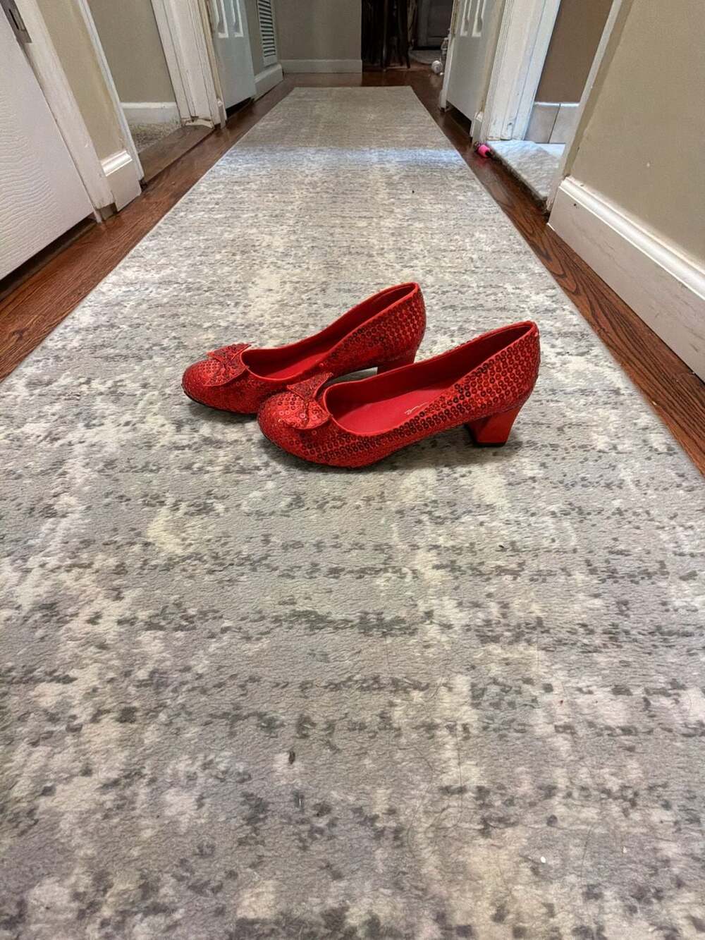 Ellie Judy Red Sequin Bow Pumps Wizard of Oz Dorothy Shoes Size 9 - Picture 3 of 5